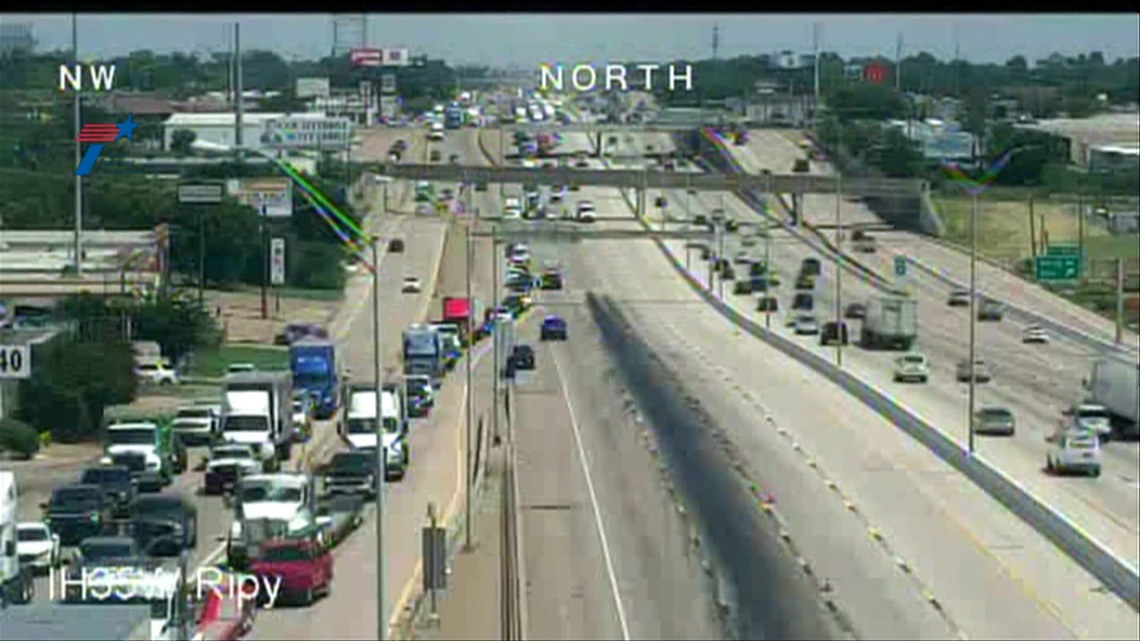 Oil spill shuts down I-35W in Fort Worth Wednesday morning
