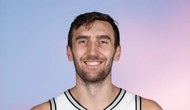 Luke Kornet jokingly pitches LeBron James on San Antonio