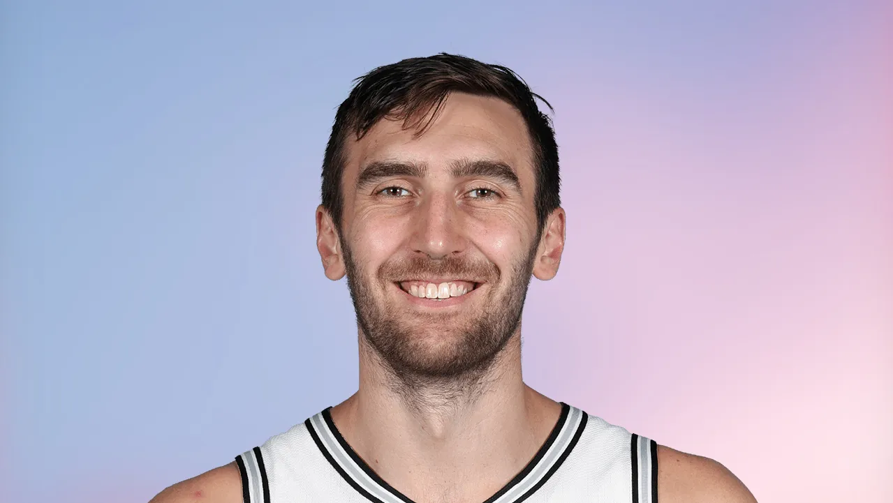 Luke Kornet jokingly pitches LeBron James on San Antonio