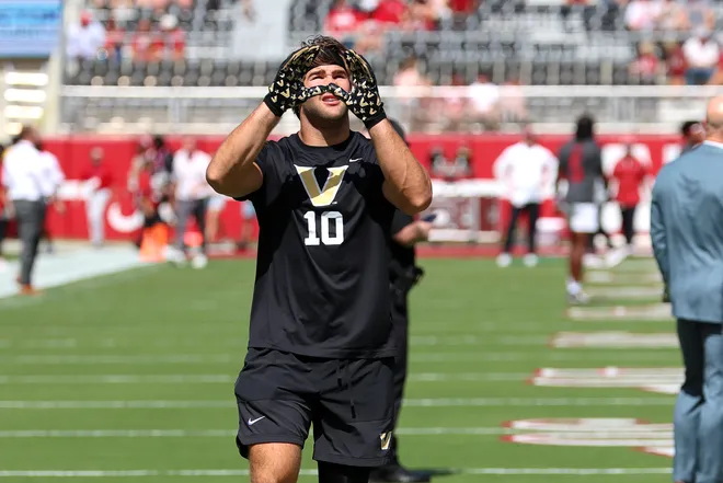 Oct 4, 2025; Tuscaloosa, Alabama, USA; Vanderbilt Commodores linebacker Langston Patterson (10) warms up before a game against the Alabama Crimson Tide at Saban Field at Bryant-Denny Stadium. Mandatory Credit: David Leong-Imagn Images