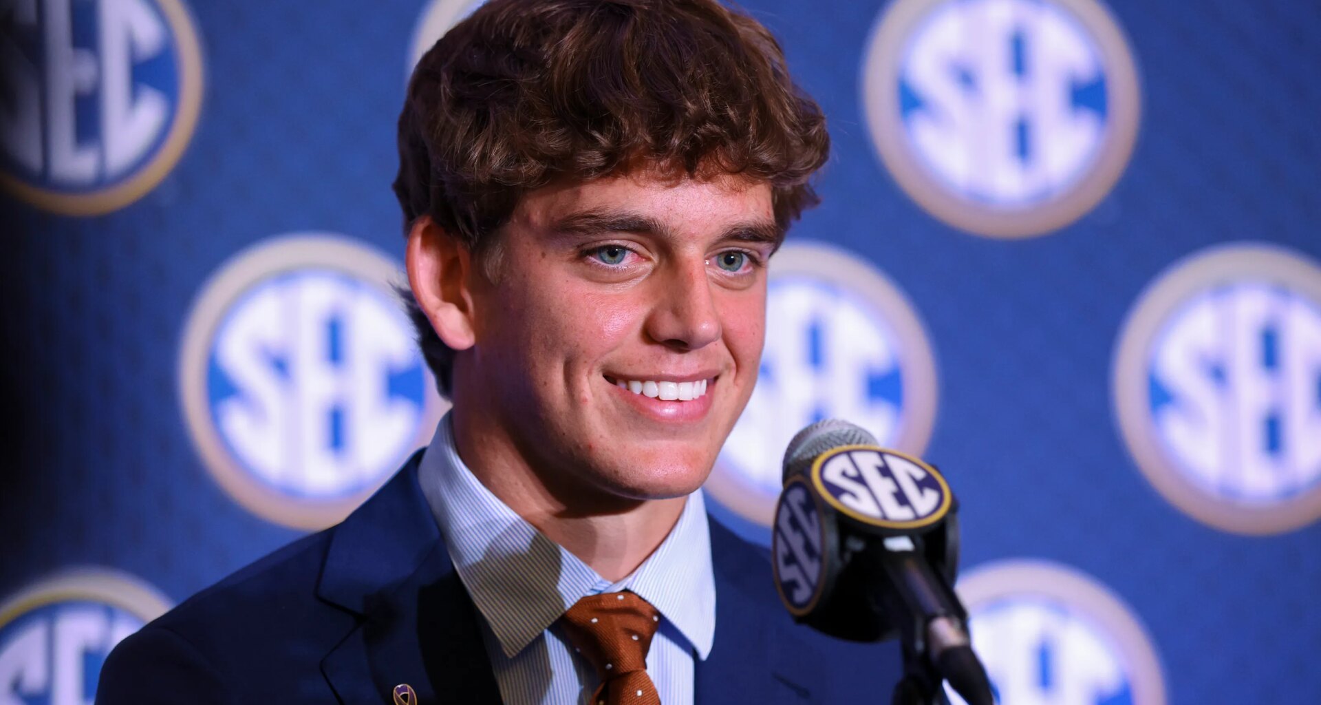 Texas quarterback Arch Manning discusses playing at Tennessee in 2026