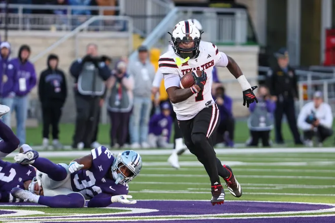 Nov 1, 2025; Manhattan, Kansas, USA; Texas Tech Red Raiders tight end Terrance Carter Jr. (7) runs with the ball in the third quarter against Kansas State Wildcats linebacker Desmond Purnell (32) at Bill Snyder Family Football Stadium. Mandatory Credit: Scott Sewell-Imagn Images