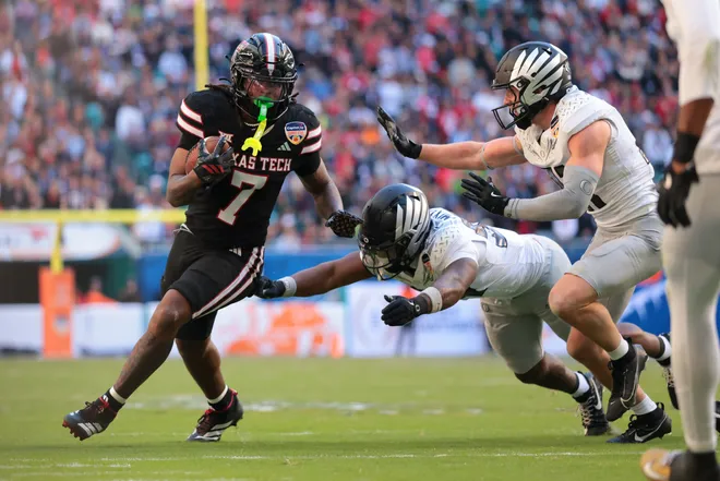 Jan 1, 2026; Miami Gardens, FL, USA; Texas Tech Red Raiders tight end Terrance Carter Jr. (7) runs with the ball against the Oregon Ducks during the second half of the 2025 Orange Bowl and quarterfinal game of the College Football Playoff at Hard Rock Stadium. Mandatory Credit: Sam Navarro-Imagn Images