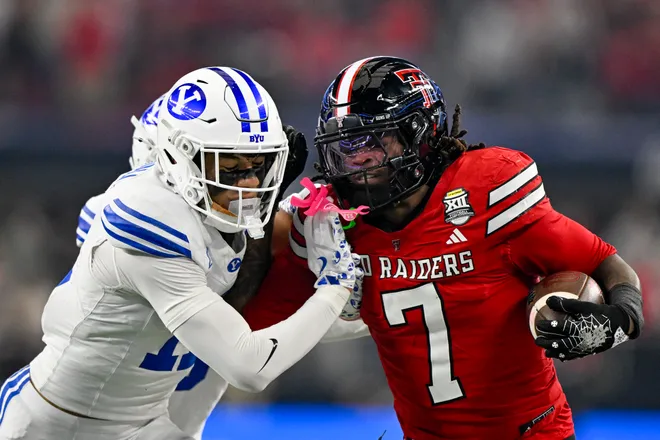 Dec 6, 2025; Arlington, TX, USA; Texas Tech Red Raiders tight end Terrance Carter Jr. (7) attempts to elude BYU Cougars safety Faletau Satuala (11) during the first half at AT & T Stadium. Mandatory Credit: Jerome Miron-Imagn Images