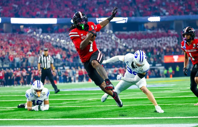 Dec 6, 2025; Arlington, TX, USA; Texas Tech Red Raiders tight end Terrance Carter Jr. (7) scores a two point conversion past BYU Cougars linebacker Isaiah Glasker (16) during the second half a at AT & T Stadium. Mandatory Credit: Kevin Jairaj-Imagn Images