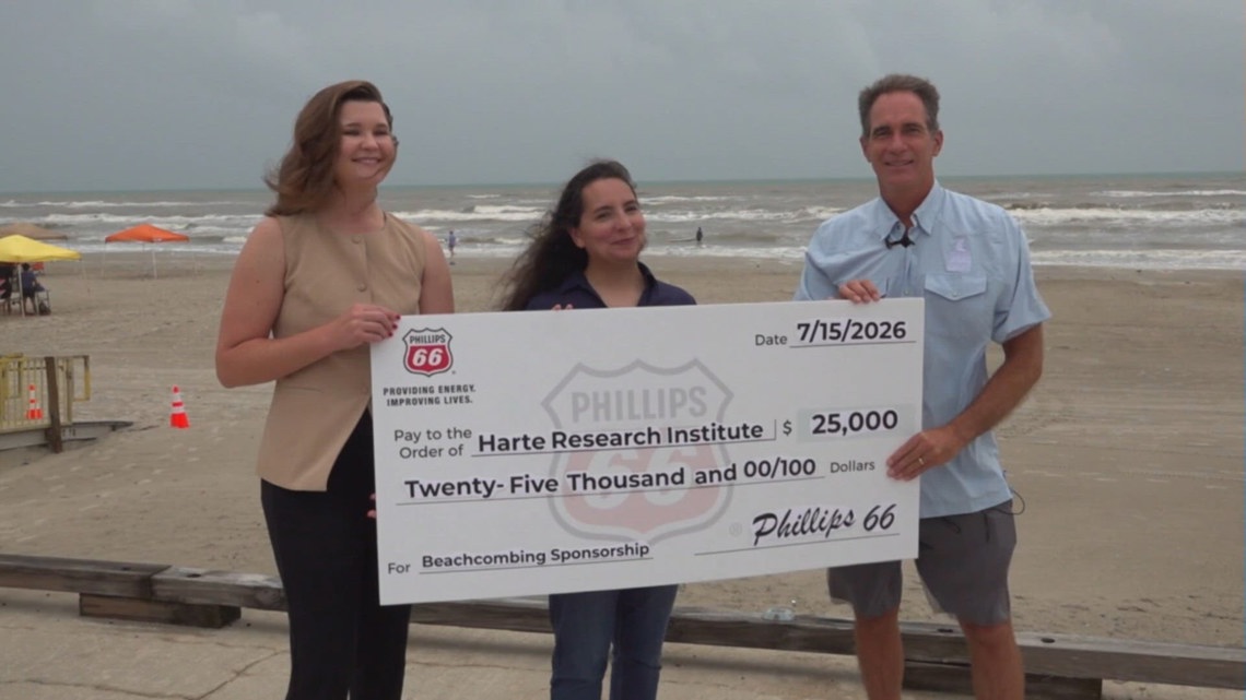 Harte Research Institute receives $25,000 donation to expand beachcombing education program
