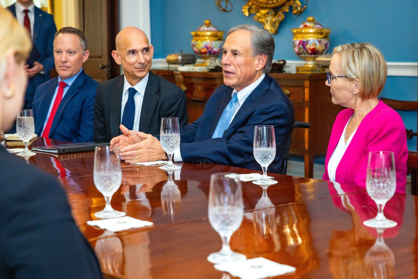 Governor Abbott Meets With U.S. Secretary Of The Air Force | Oficina del Gobernador de Texas