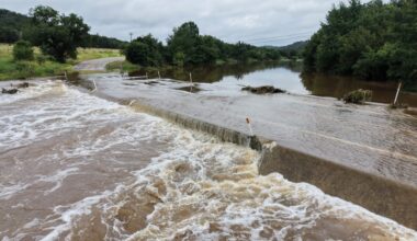 Parts of Texas face threats of flash flooding while hit areas clean up