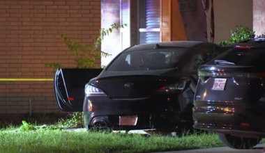 Man found with multiple gunshot wounds crashes into Cypress home, Harris County deputies say