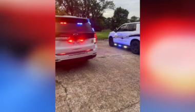 Woman fights off man who attacked her, tried to drown her in White Oak Bayou
