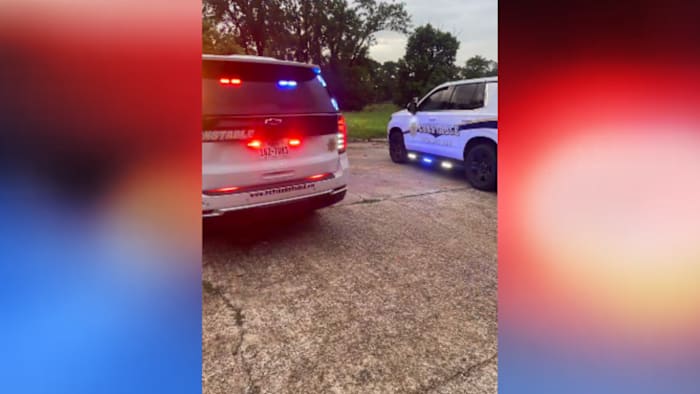 Woman fights off man who attacked her, tried to drown her in White Oak Bayou