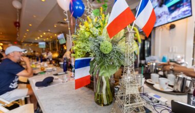 Weekend Food Bets: Très Chic Bubbles and a Saint A Pub Crawl