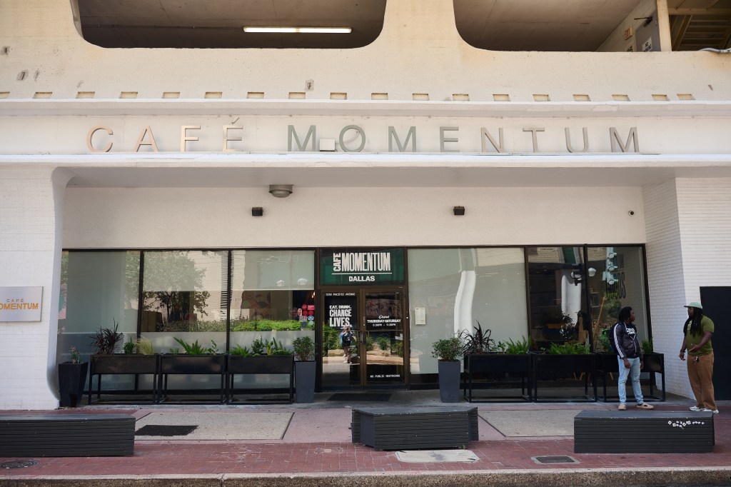 the front of cafe momentum