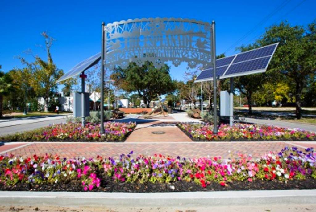 Images shows the entrance to the Esplanade at Navigation. 