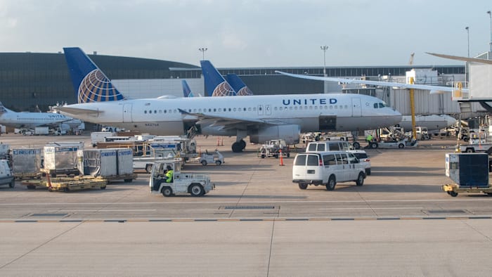 Ground stops issued at Bush Intercontinental Airport (IAH), Hobby Airport (HOU) due to thunderstorms in Houston