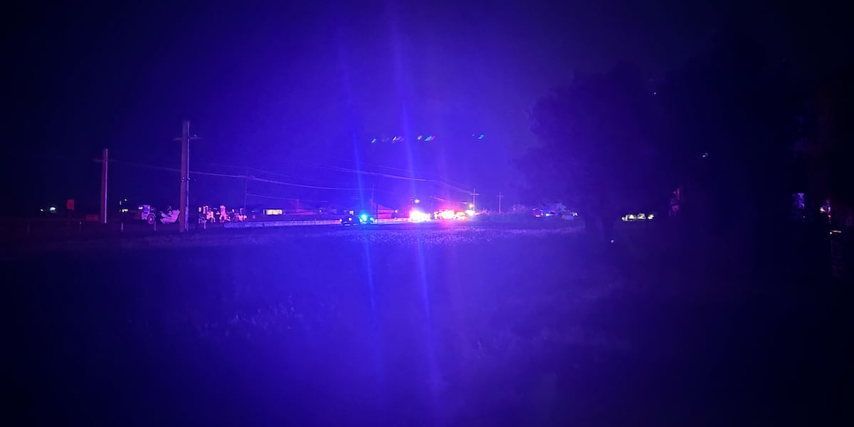 2 seriously injured in crash near Milwaukee & Erskine