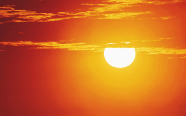 Hot temperatures linger as 4th of July closes in
