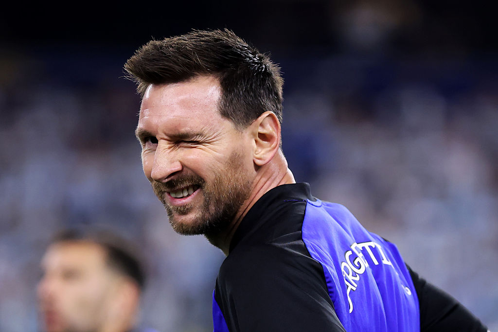 ARLINGTON, TEXAS - JUNE 27: Lionel Messi #10 of Argentina winks as he warms up before the FIFA World Cup 2026 Group J match between Jordan and Argentina at Dallas Stadium on June 27, 2026 in Arlington, Texas. (Photo by Hector Vivas - FIFA/FIFA via Getty Images)