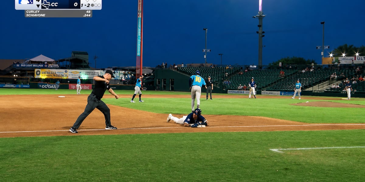 Sod Poodles split Corpus Christi doubleheader on Friday night