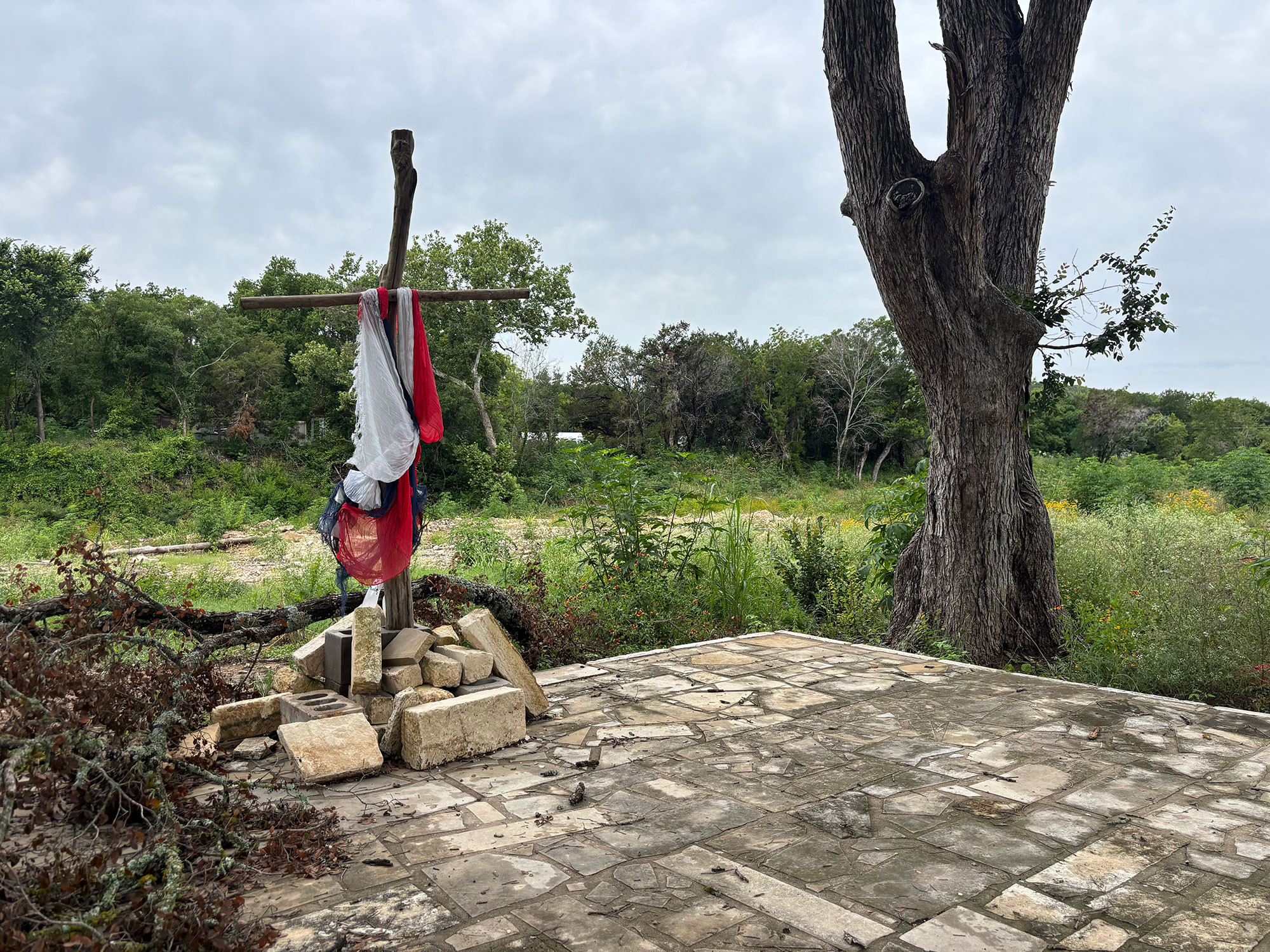 A Texas flag on an empty stone platform