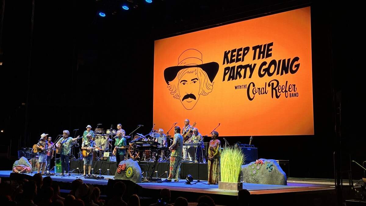 Coral Reefers honor Jimmy Buffett at Dickies Arena show