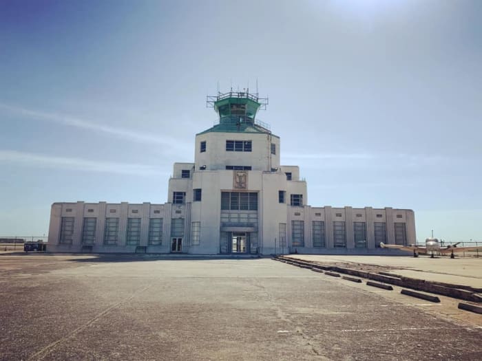 Texas Historical Commission signs short-term lease for 1940 Air Terminal Museum, pauses artifact removal