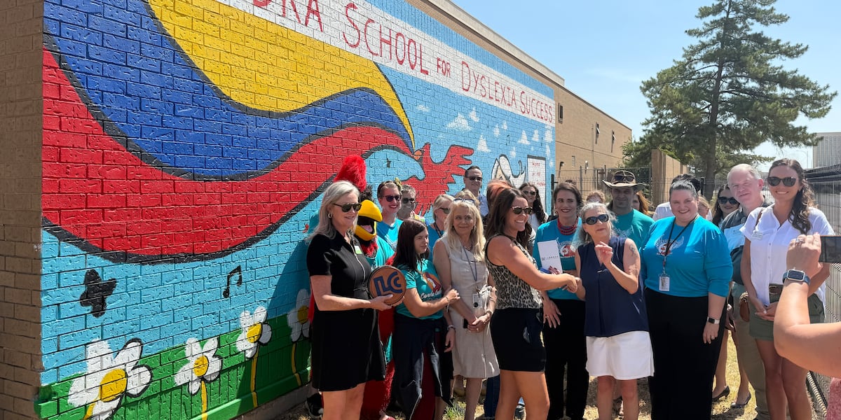 Ribbon cut on new mural honoring late Lubbock musician