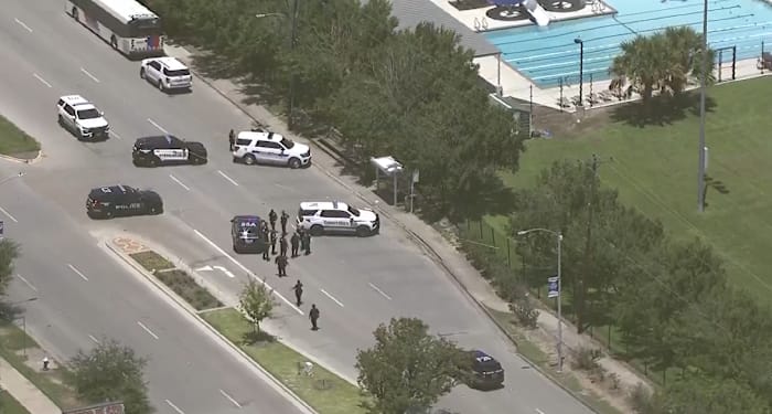 Person hospitalized after shooting in SE Houston