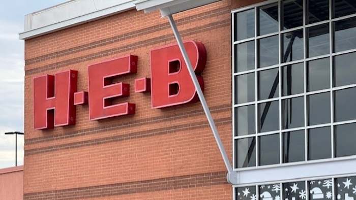 H-E-B resumes curbside, home delivery orders after self-imposed pause, spokesperson says