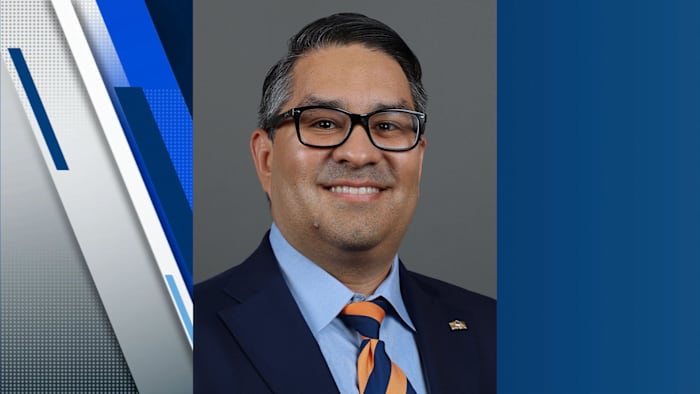 San Antonio ISD board votes Adrian Bustillos to lead district as new superintendent