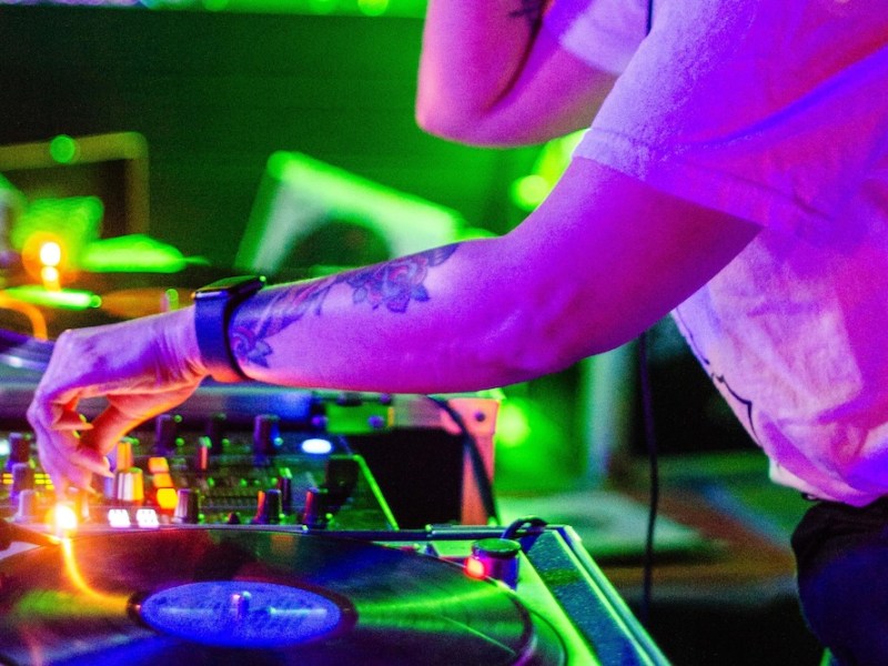 San Antonio’s ¡Viaje! vinyl nights find a home at Pearl cocktail spot Jue Let