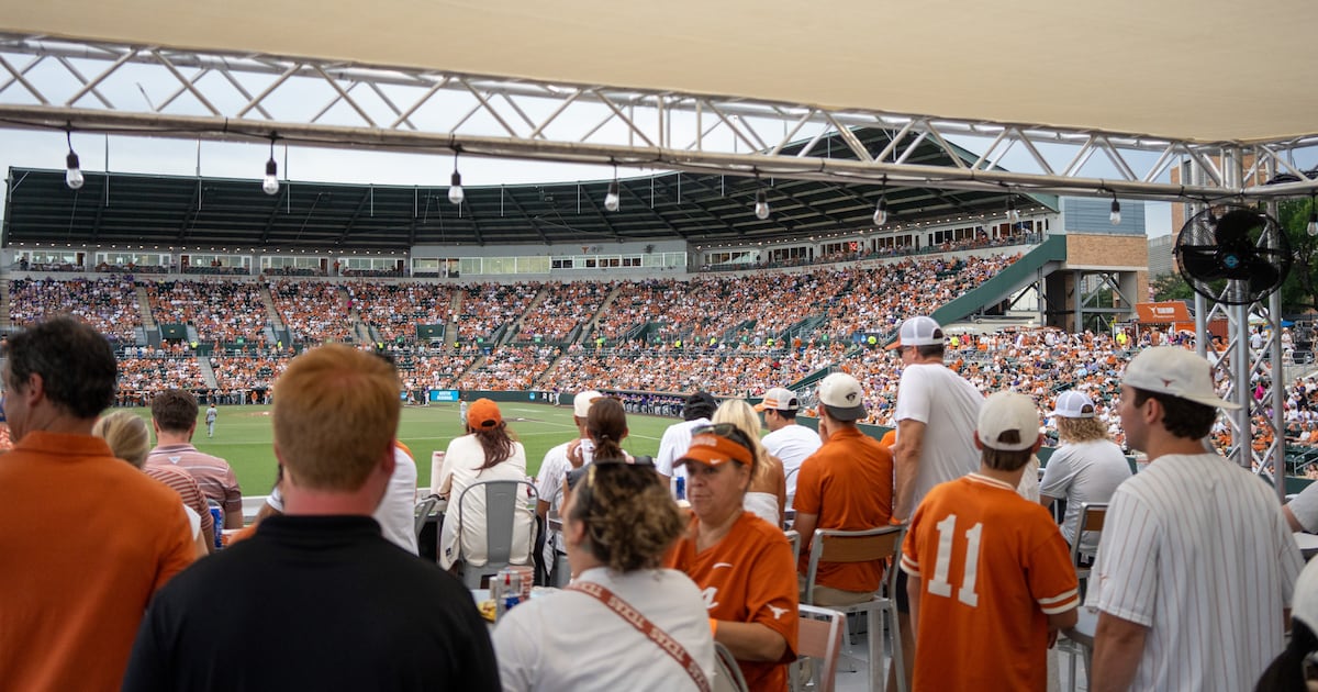 Great Ideas in Temporary and Modular Structures: University of Texas Baseball Pop-Up Party Patio