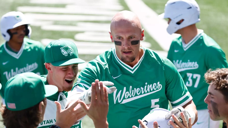 Utah Valley Wolverines Kaden Carpenter (1)...