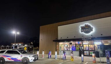 Armed robbery reported at Louetta Road Exxon, suspects flee toward I-45