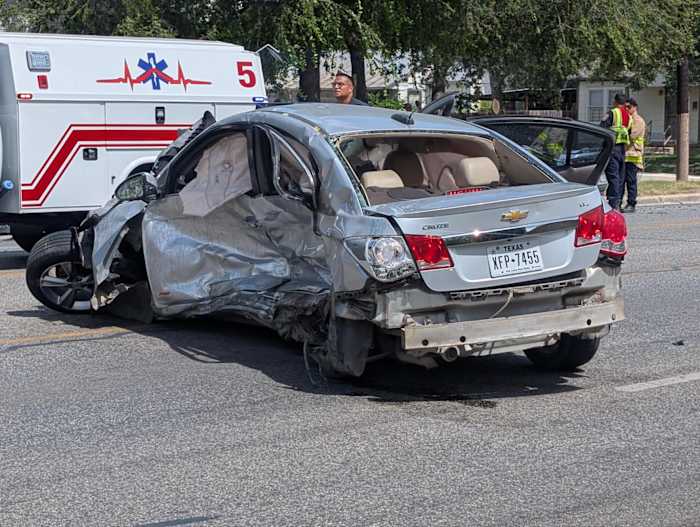 2 drivers suffer potentially life-threatening injuries in Southwest Side crash, SAPD says