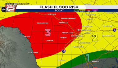 ⚠️FLOOD RISK CONTINUES⚠️: Heavy rain has fallen overnight, especially west of San Antonio