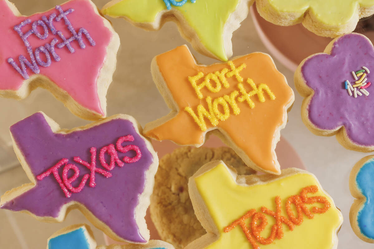 J. Rae’s welcomed back their local fan base with festive Fort Worth and Texas themed cookies upon their reopening in Cowtown after 13 years.