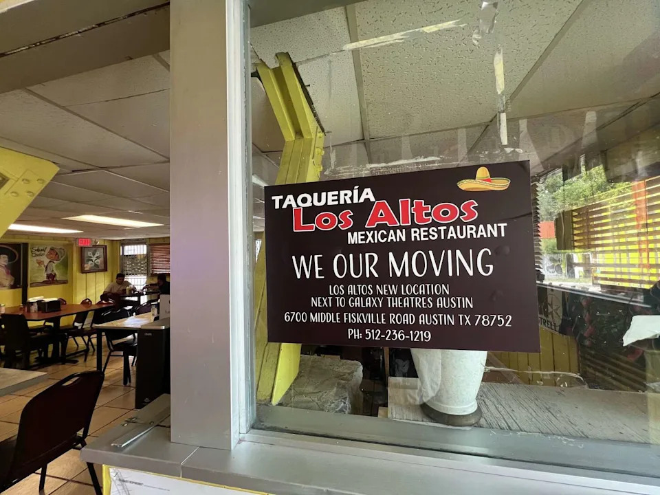 Taqueria Los Altos relocation sign in 2025. (Cristela Jones/Cristela Jones/MySA)