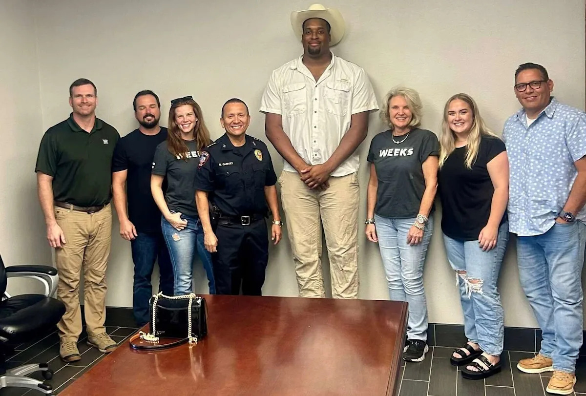 Texas' tallest police officer finally achieves dream after heartbreaking setback