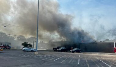 Arlington firefighters respond to 2-alarm fire at strip center, officials say