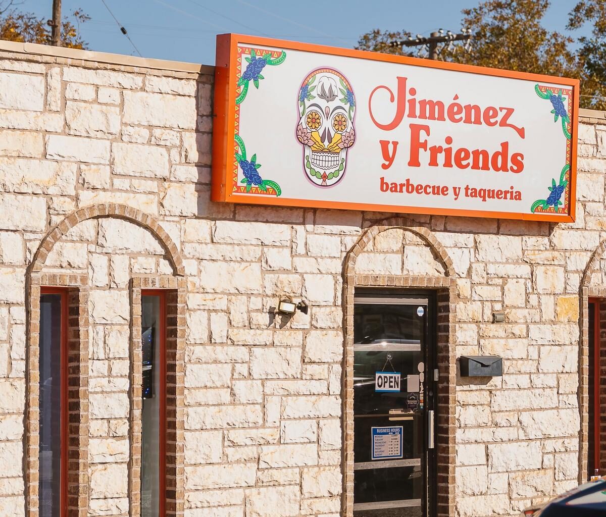 Jimenez Y Friends Hosts A Rare Dinner To Help Pit Bull Rescue