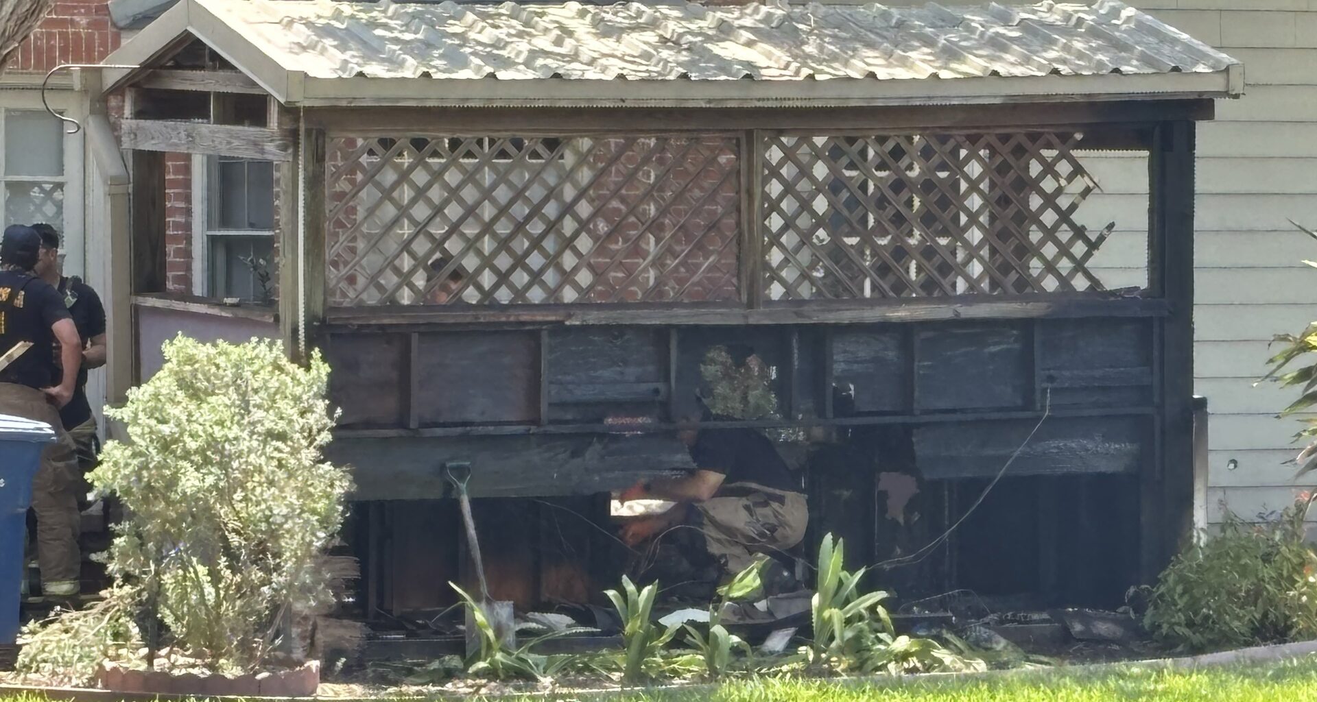 Fire behind Corpus Christi home stopped before it spread