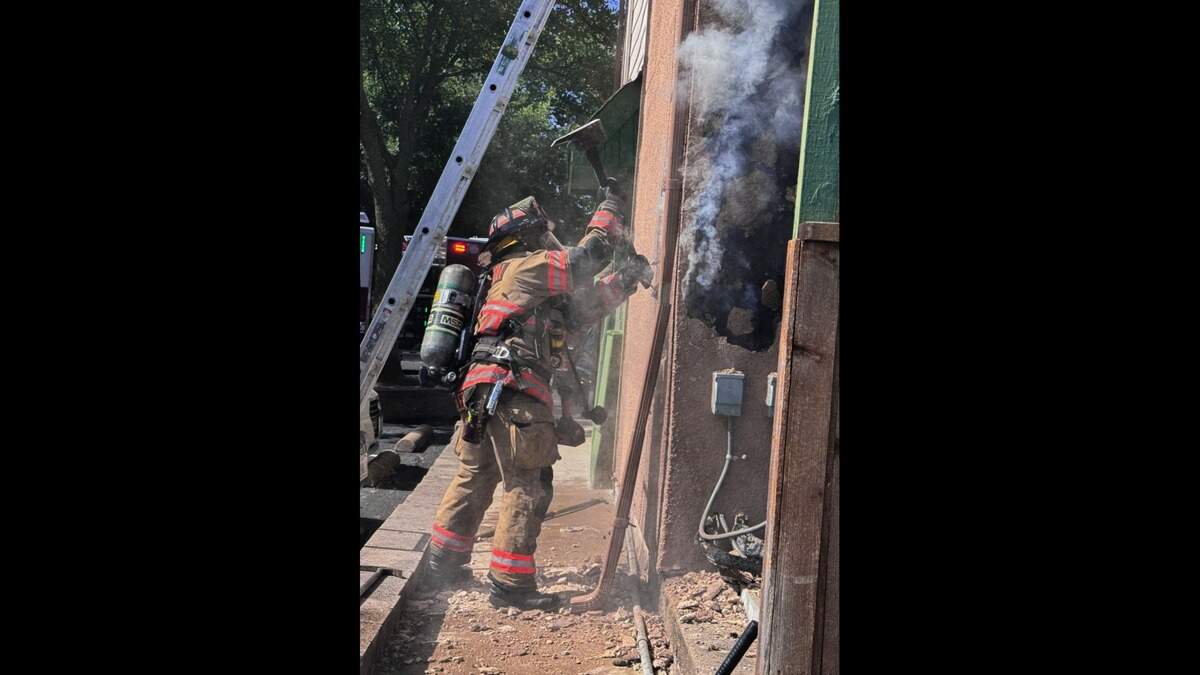 Electric box fire in Arlington forces two apartment units out