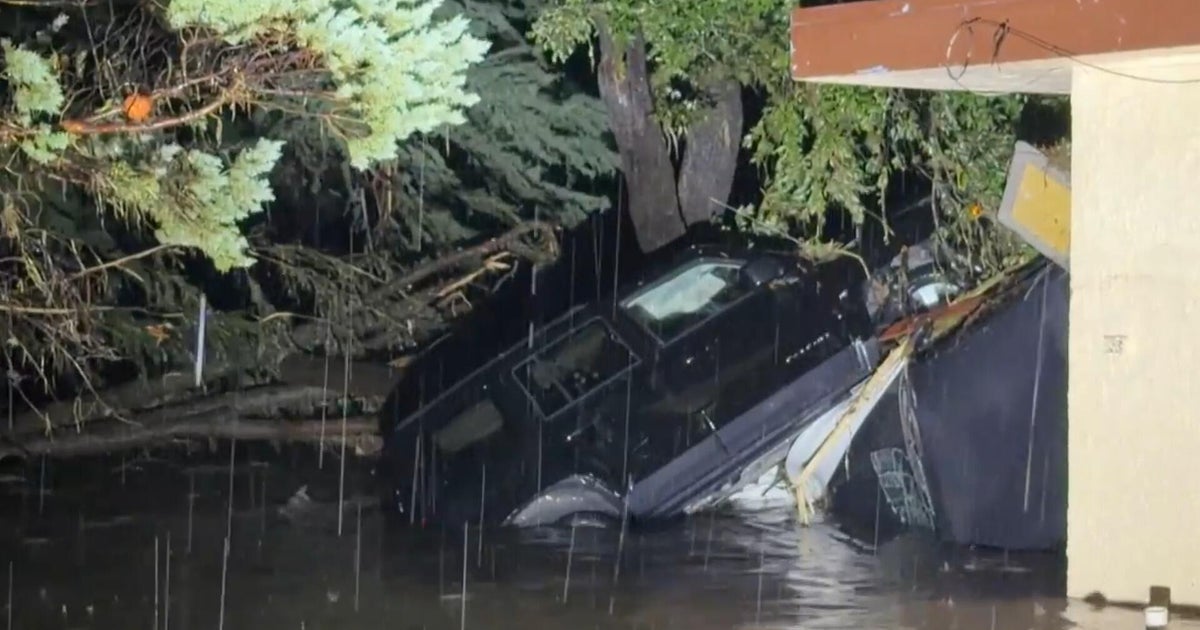 Flooding kills at least 2 in Texas as torrential rain continues