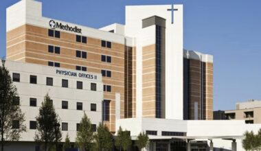 Robbery suspect caught after trying to escape through Dallas hospital ceiling