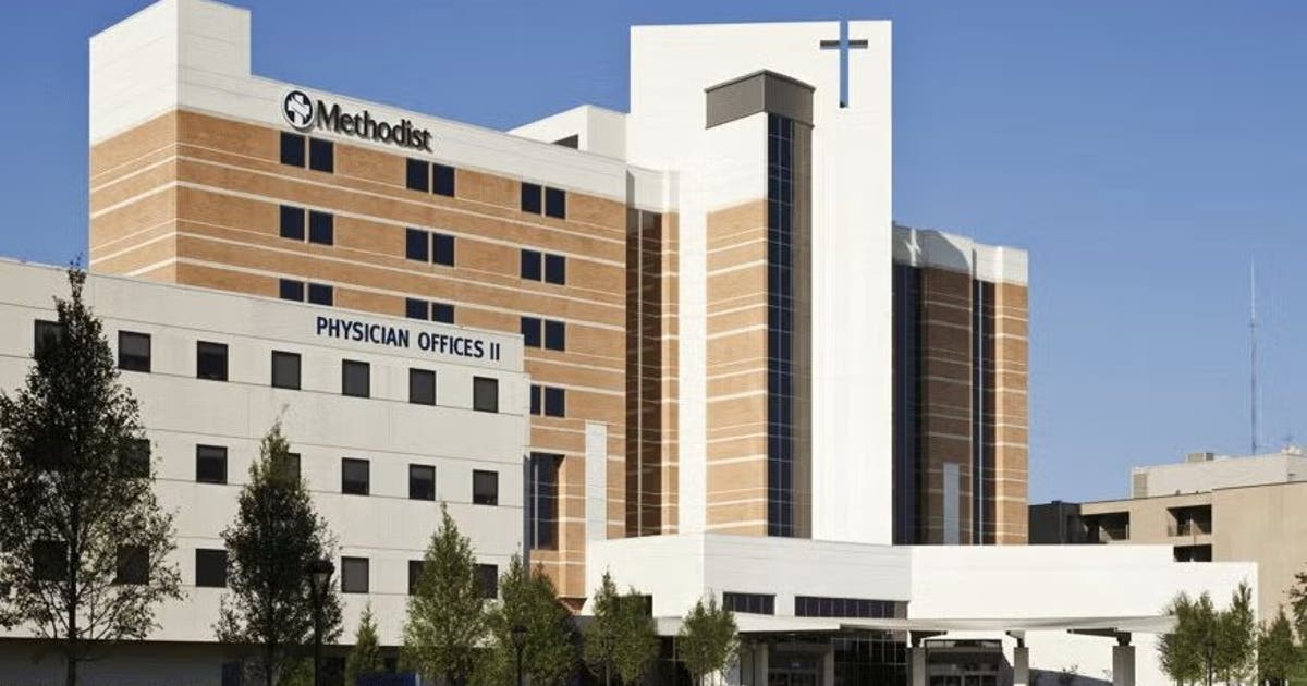 Robbery suspect caught after trying to escape through Dallas hospital ceiling