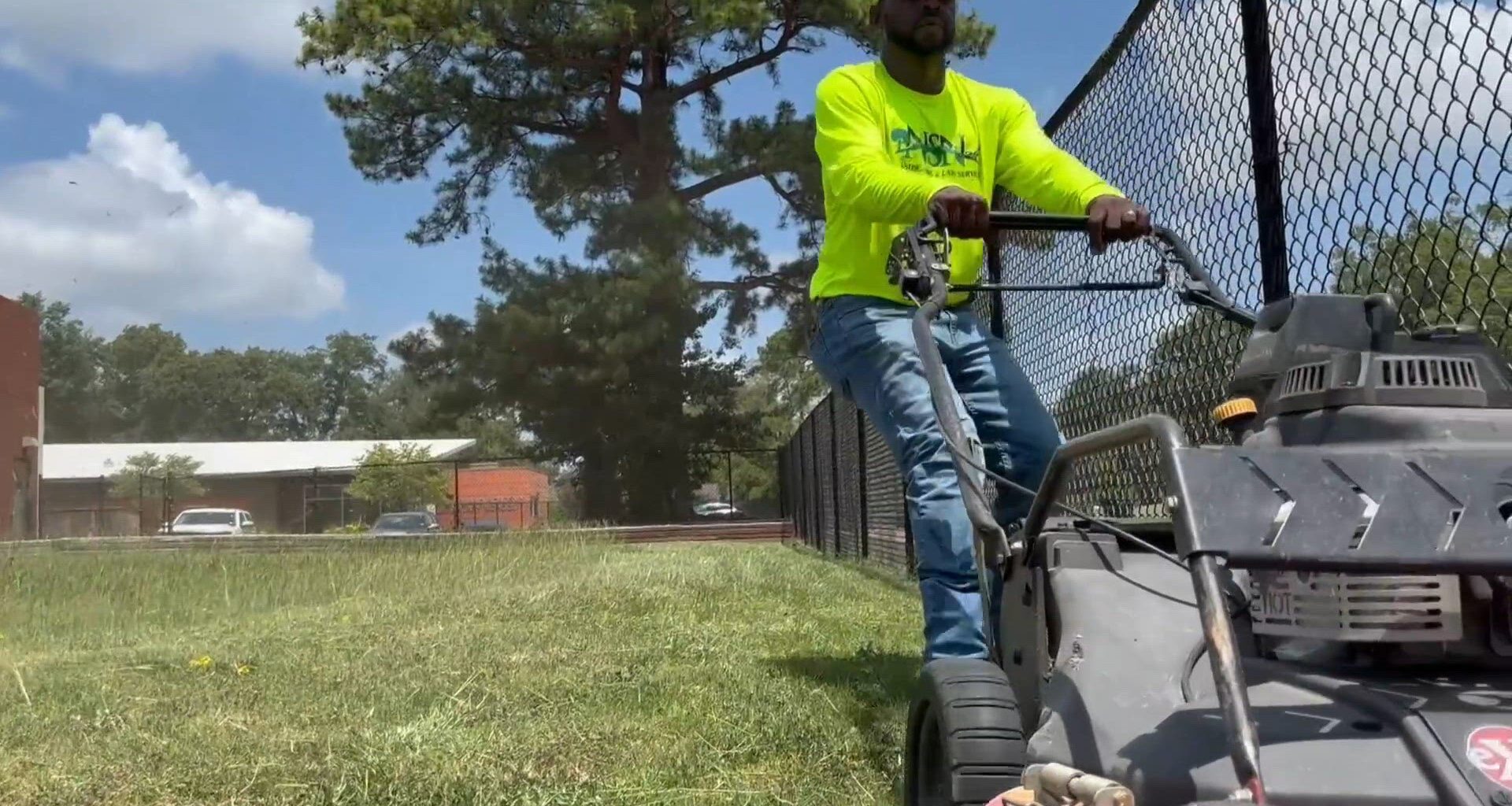 East Texas outdoor workers adapt to triple-digit heat as emergency calls rise