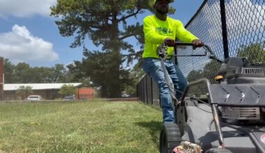 East Texas outdoor workers adapt to triple-digit heat as emergency calls rise