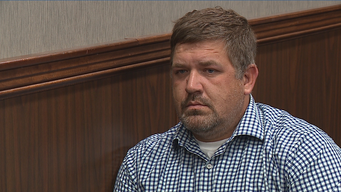 Former school volunteer accused of child pornography dies while charges were pending
