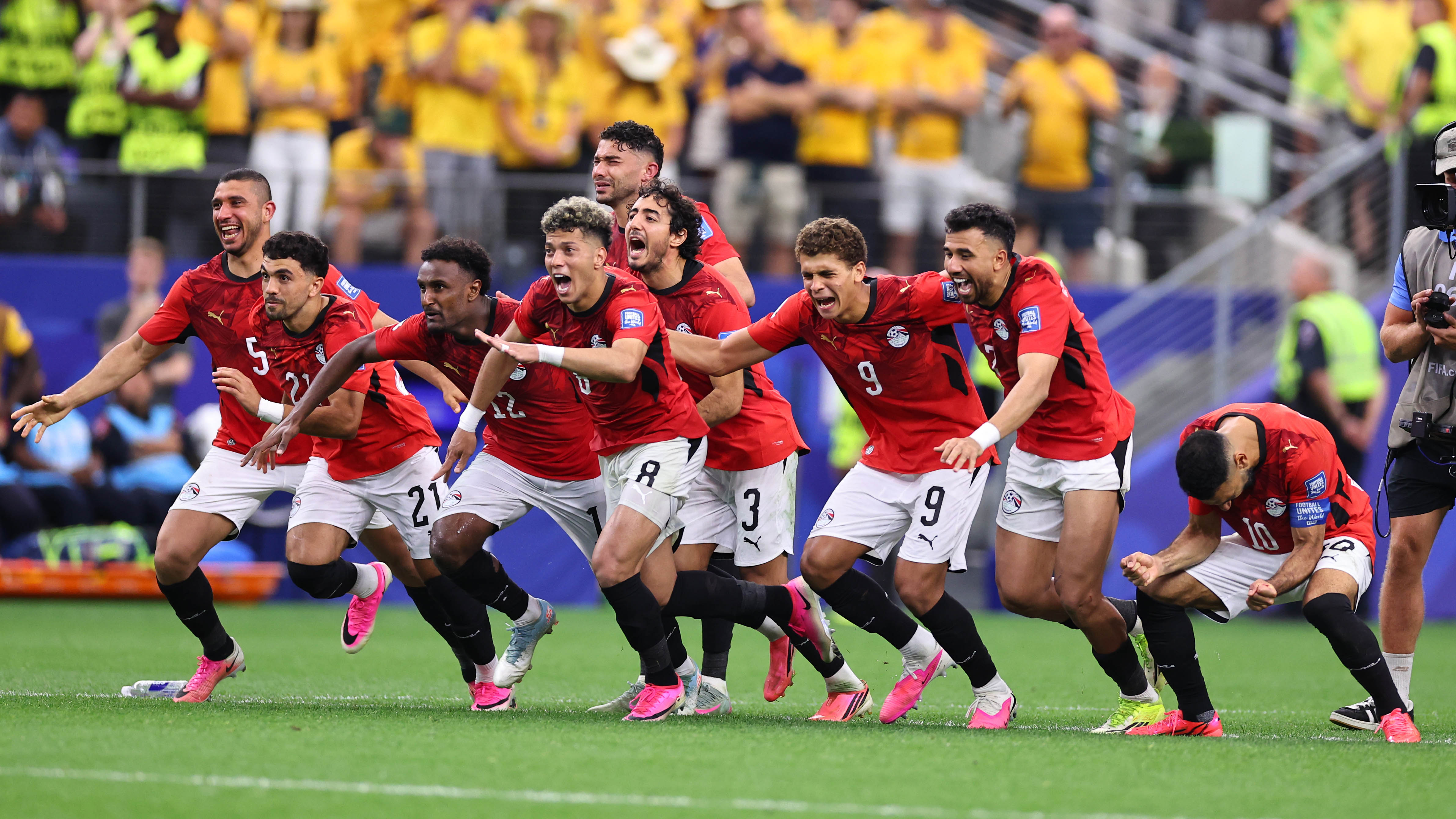 ARLINGTON, TEXAS – JULY 03: Egypt players celebrate as the win the penalty shootout during the FIFA World Cup 2026 Round Of 32 match between Australia and Egypt at Dallas Stadium on July 03, 2026 in Arlington, Texas. (Photo by Robbie Jay Barratt – AMA/Getty Images)